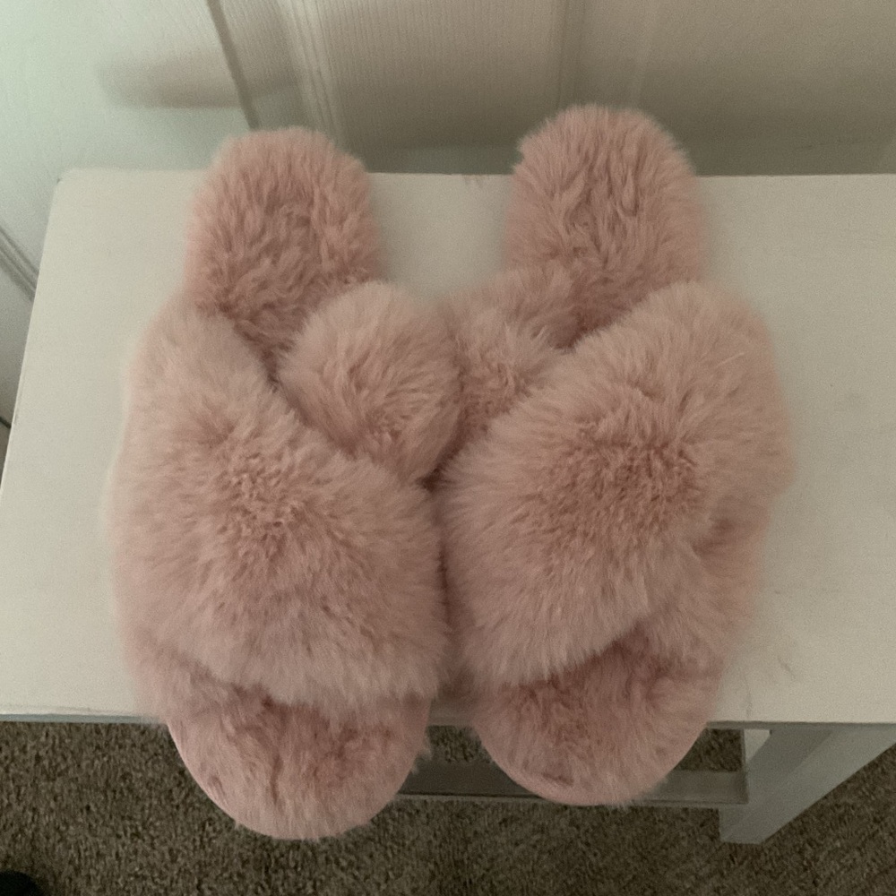 LC Lauren Conrad Pink Fuzzy Slippers